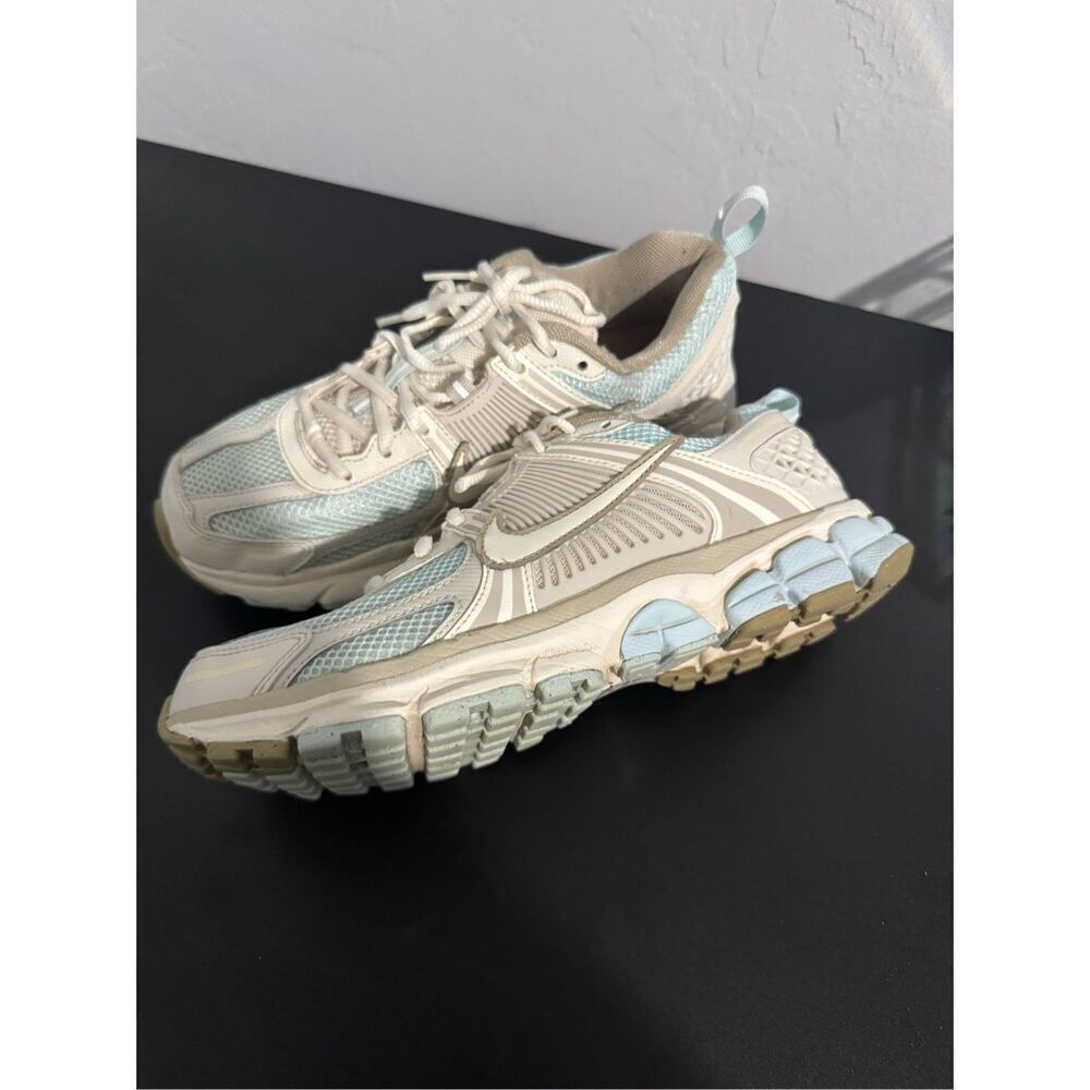 Nike Zoom Vemero 5 running shoe Y2K vibes in glacier blue gray 7Y